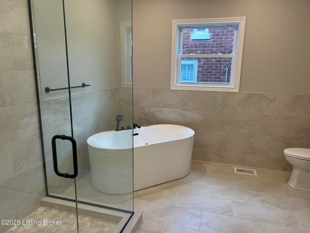 1885 Richmond Dr, Louisville, KY 40205