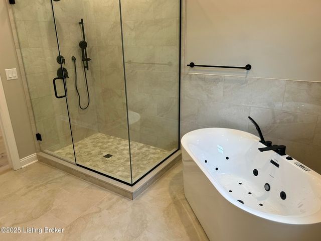 1885 Richmond Dr, Louisville, KY 40205