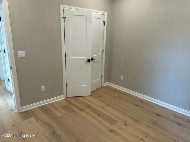 1885 Richmond Dr, Louisville, KY 40205