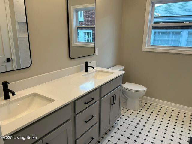 1885 Richmond Dr, Louisville, KY 40205