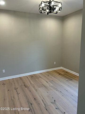 1885 Richmond Dr, Louisville, KY 40205