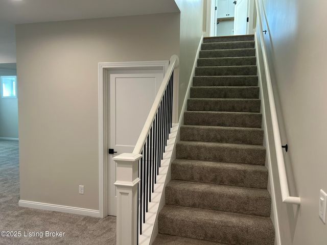 1885 Richmond Dr, Louisville, KY 40205