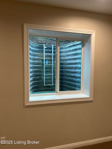 1885 Richmond Dr, Louisville, KY 40205