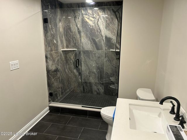 1885 Richmond Dr, Louisville, KY 40205