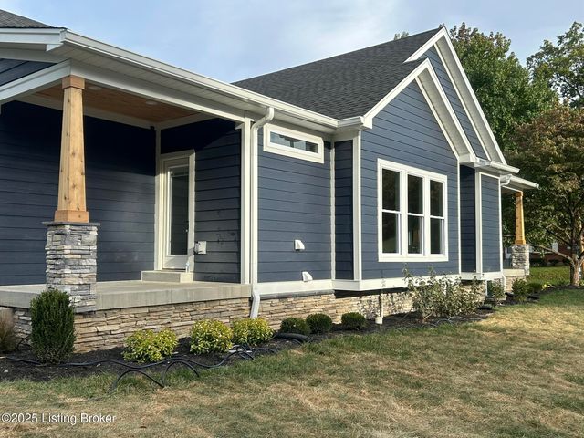 1885 Richmond Dr, Louisville, KY 40205