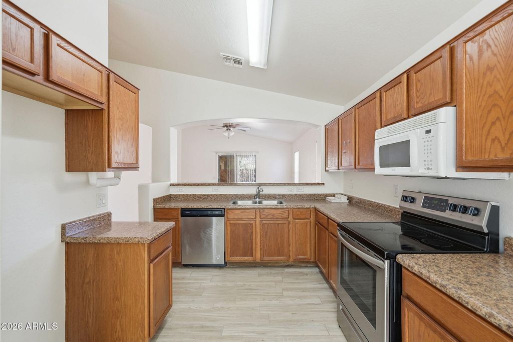 318 N 21ST Circle, Coolidge, AZ 85128 — photo 4