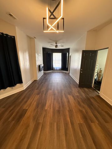 6833 S Calumet Avenue 2, Chicago, IL 60637