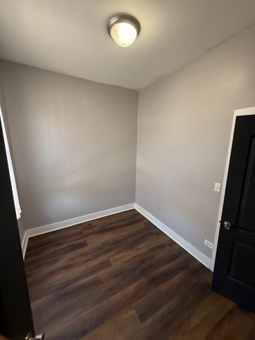 6833 S Calumet Avenue 2, Chicago, IL 60637