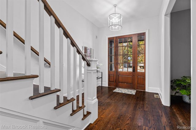 864 Chestnut Street, Birmingham, MI 48009