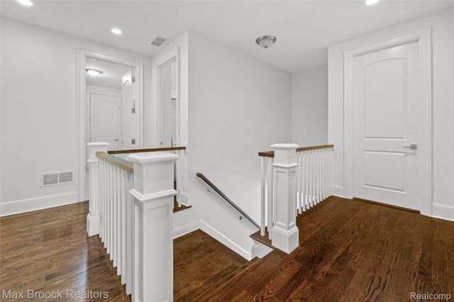 864 Chestnut Street, Birmingham, MI 48009