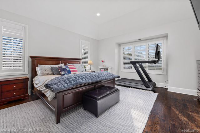 864 Chestnut Street, Birmingham, MI 48009