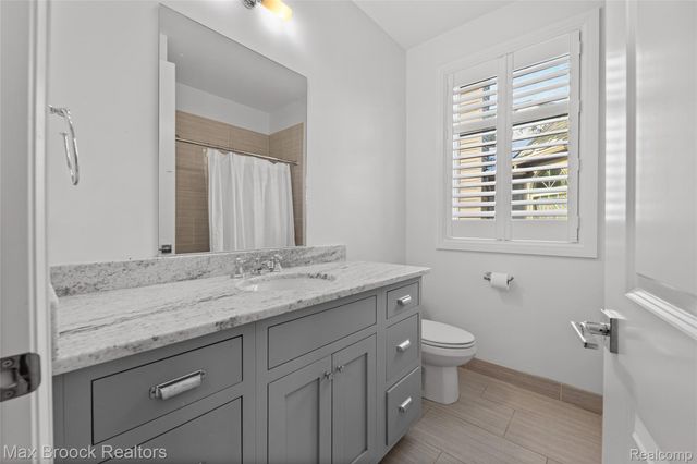 864 Chestnut Street, Birmingham, MI 48009