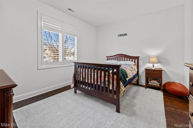 864 Chestnut Street, Birmingham, MI 48009