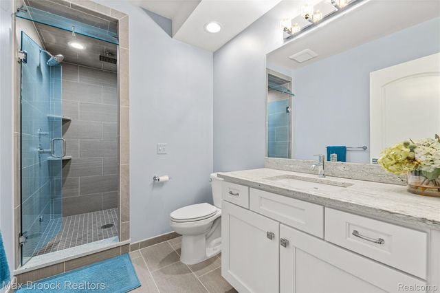 864 Chestnut Street, Birmingham, MI 48009