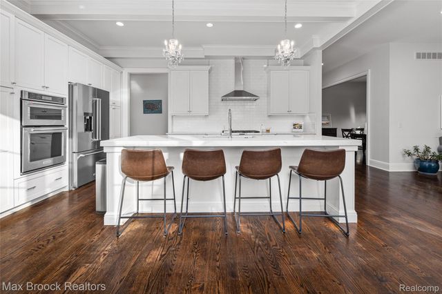 864 Chestnut Street, Birmingham, MI 48009