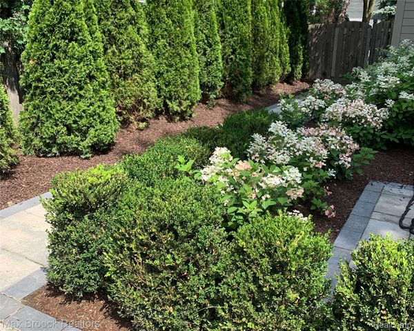 864 Chestnut Street, Birmingham, MI 48009