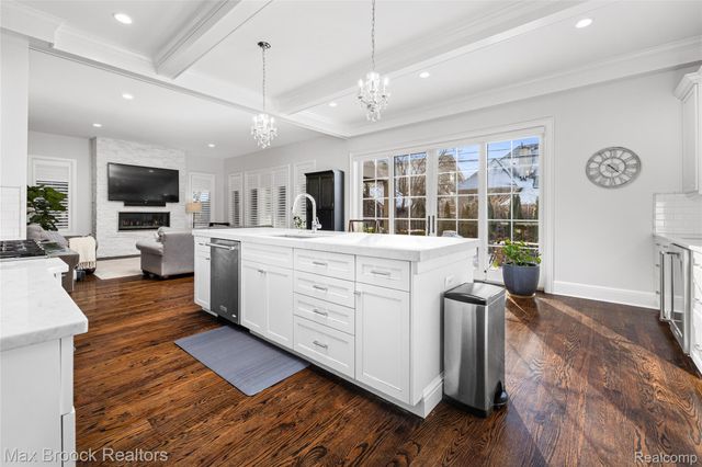 864 Chestnut Street, Birmingham, MI 48009