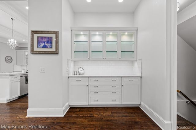 864 Chestnut Street, Birmingham, MI 48009