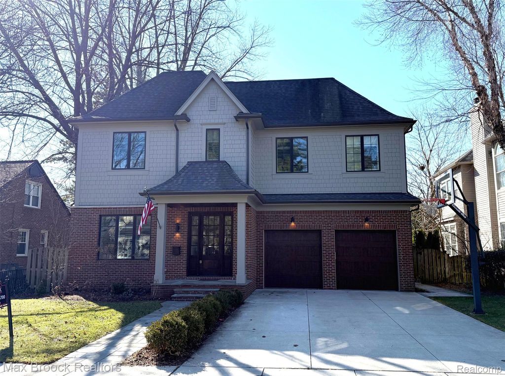 864 Chestnut Street, Birmingham, MI 48009