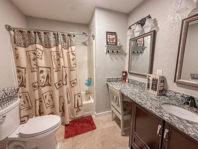224 Maple Drive, Hitchcock, TX 77563