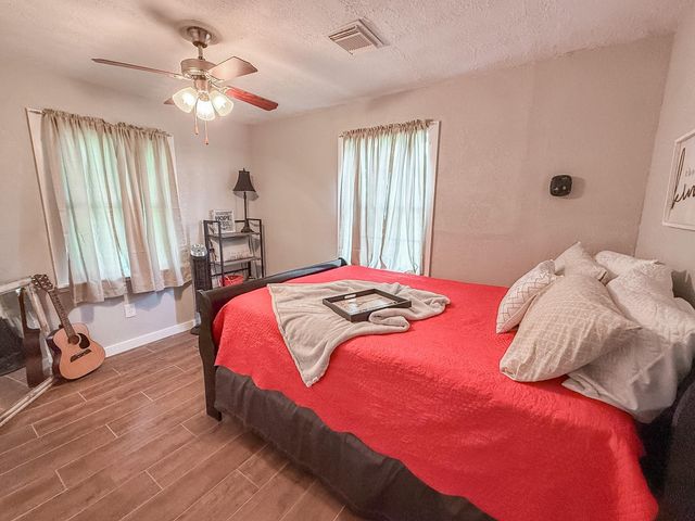 224 Maple Drive, Hitchcock, TX 77563