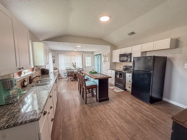 224 Maple Drive, Hitchcock, TX 77563