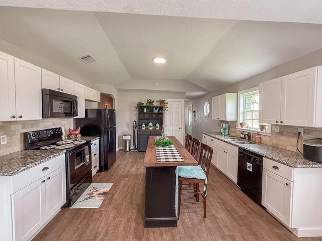 224 Maple Drive, Hitchcock, TX 77563