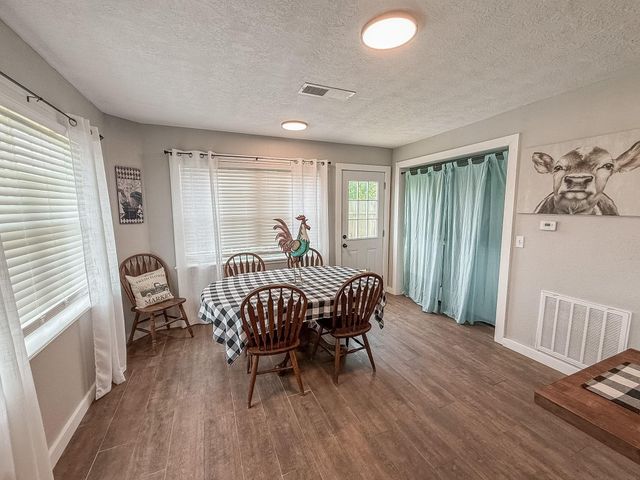 224 Maple Drive, Hitchcock, TX 77563