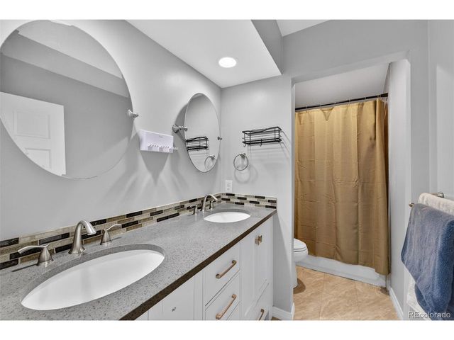 12 Sycamore Ln, Littleton, CO 80127