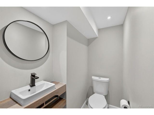 12 Sycamore Ln, Littleton, CO 80127