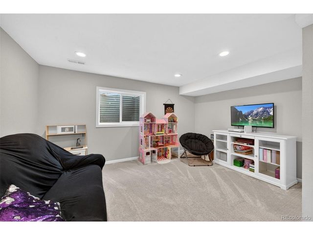 12 Sycamore Ln, Littleton, CO 80127