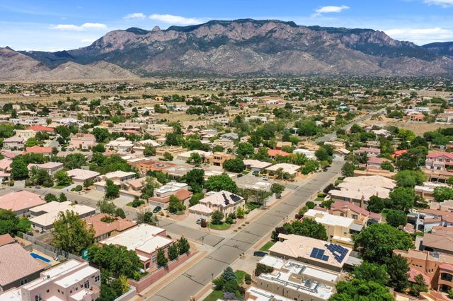 8405 Petaluma Drive NE, Albuquerque, NM 87122