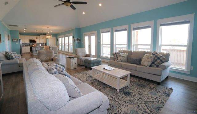 117 Boudreaux Ln, Grand Isle, LA 70358