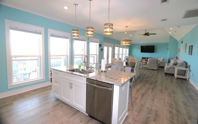 117 Boudreaux Ln, Grand Isle, LA 70358