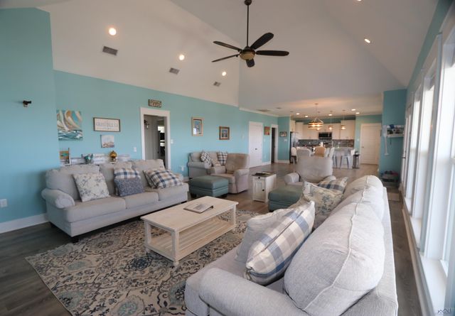 117 Boudreaux Ln, Grand Isle, LA 70358