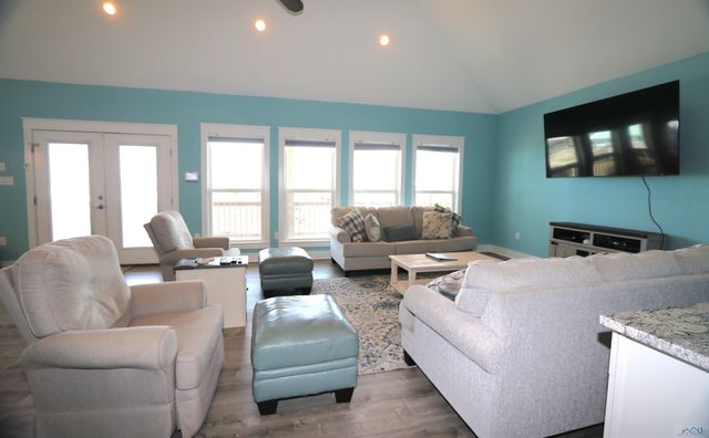 117 Boudreaux Ln, Grand Isle, LA 70358