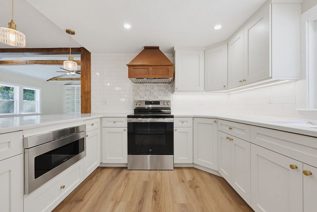 299 S Precinct St, Taunton, MA 02718