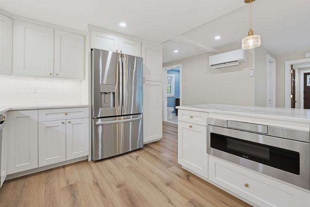 299 S Precinct St, Taunton, MA 02718