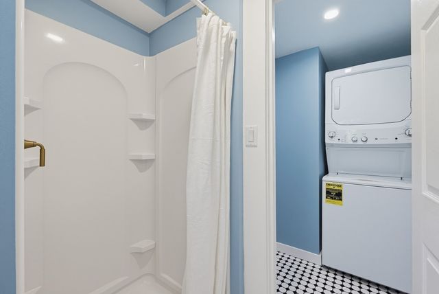 299 S Precinct St, Taunton, MA 02718