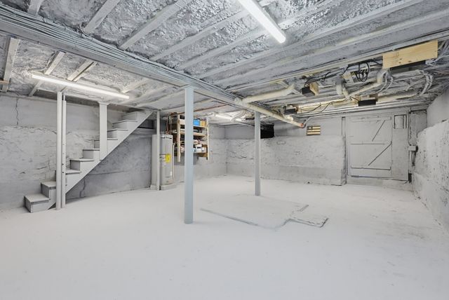 299 S Precinct St, Taunton, MA 02718
