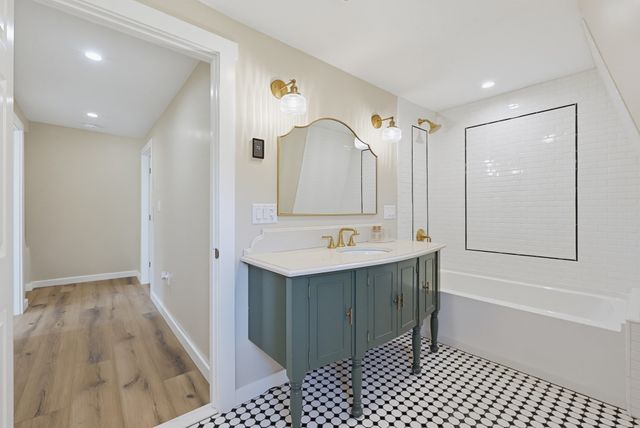 299 S Precinct St, Taunton, MA 02718