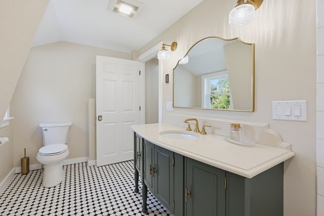299 S Precinct St, Taunton, MA 02718