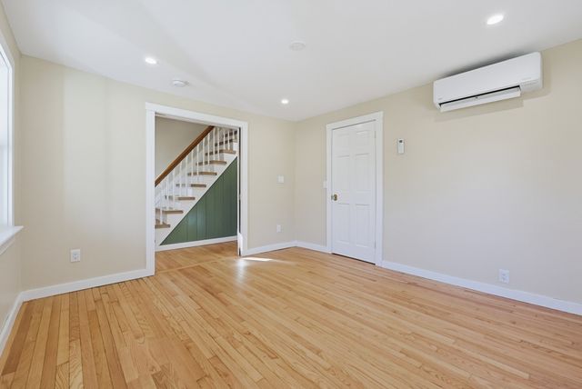 299 S Precinct St, Taunton, MA 02718