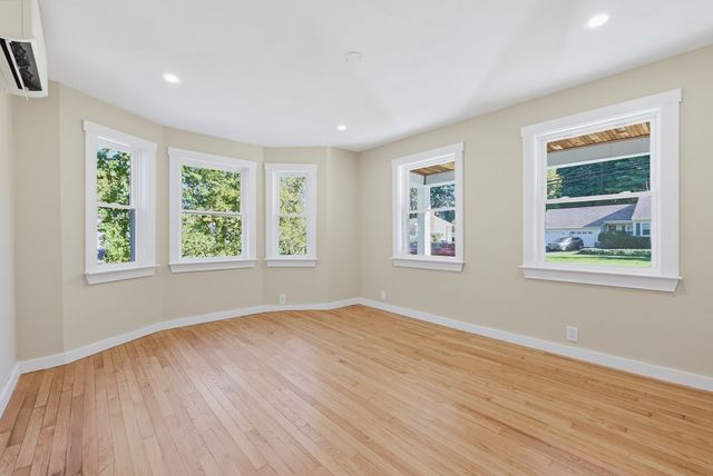 299 S Precinct St, Taunton, MA 02718