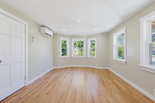 299 S Precinct St, Taunton, MA 02718