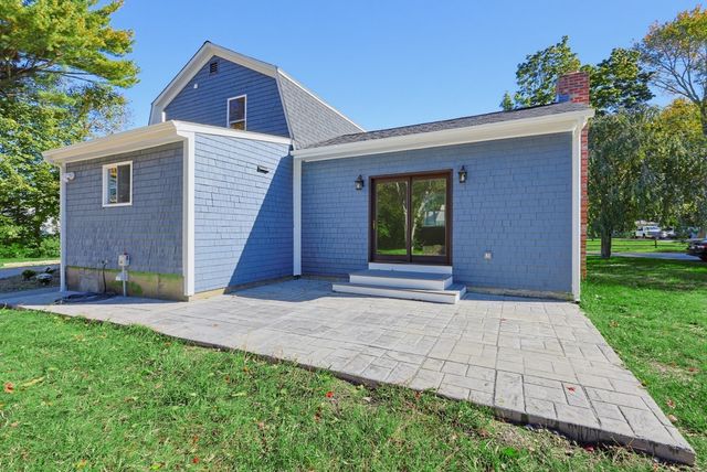 299 S Precinct St, Taunton, MA 02718