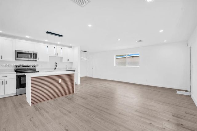 2572 NW 20th St 0, Fort Lauderdale, FL 33311
