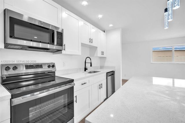 2572 NW 20th St 0, Fort Lauderdale, FL 33311