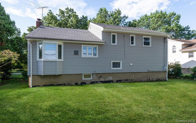 53 East Drive, Garden City, NY 11530