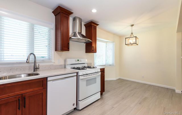 53 East Drive, Garden City, NY 11530